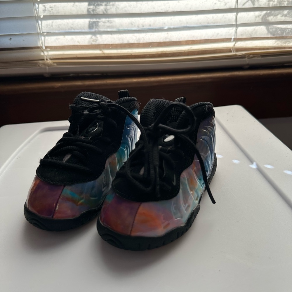 Nike Kids Black and Multicolor Sneakers